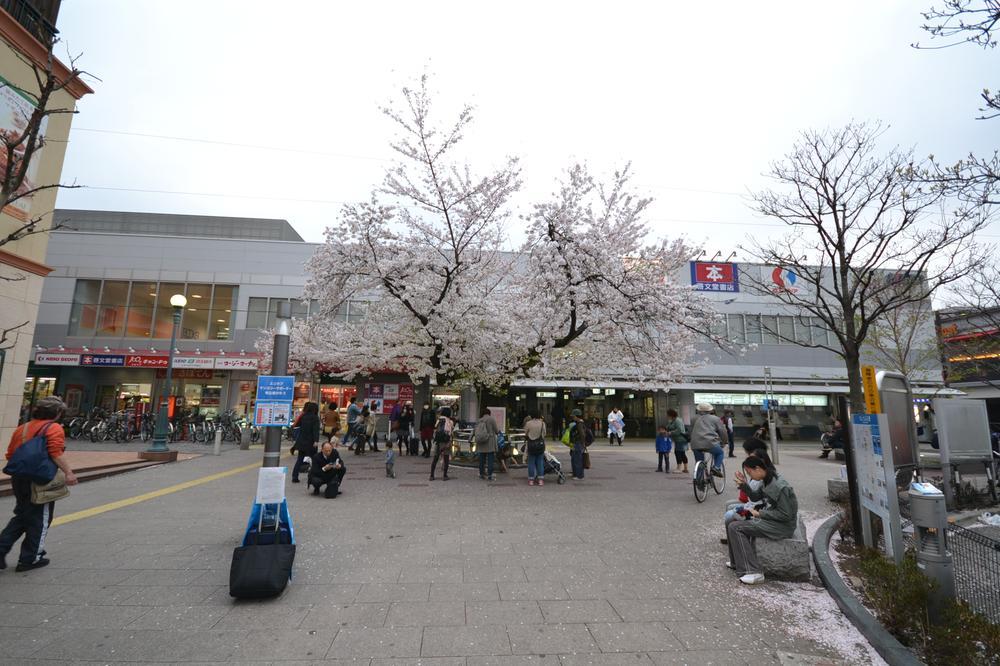 station. Do not you see is beginning a new life in the popularity of the city Sengawa?
