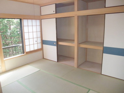 Living and room. Japanese-style room is located in storage capacity