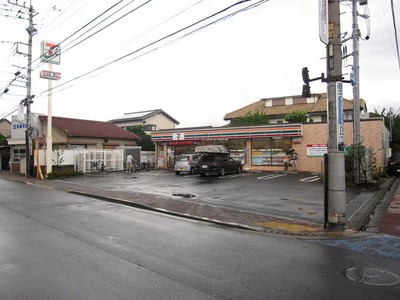 Convenience store. 160m to Seven-Eleven (convenience store)