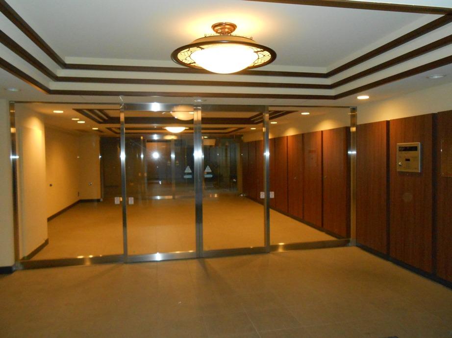 Entrance. Common areas