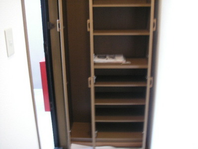 Entrance.  ☆ Large capacity cupboard ☆