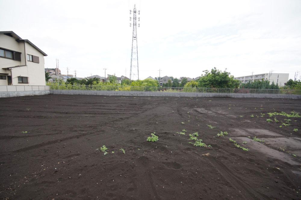 Local land photo. It is a subdivision that does not feel cramped feeling. 