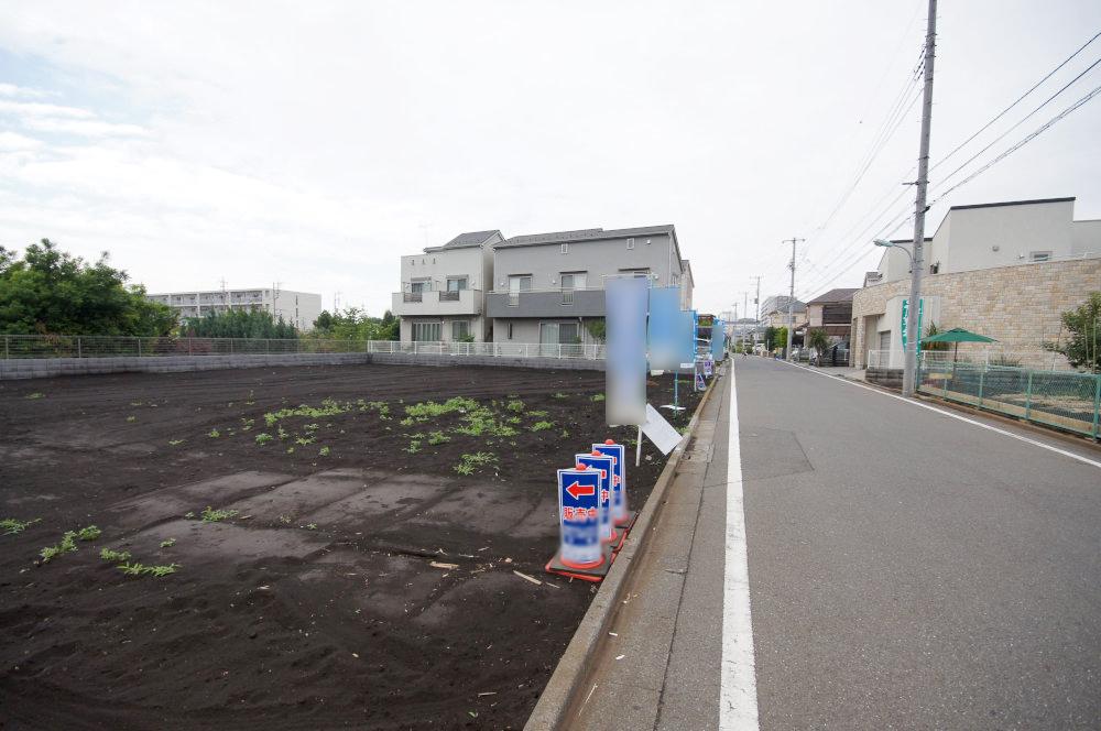 Local photos, including front road. I front road is very pleasant doctor and refreshing. 