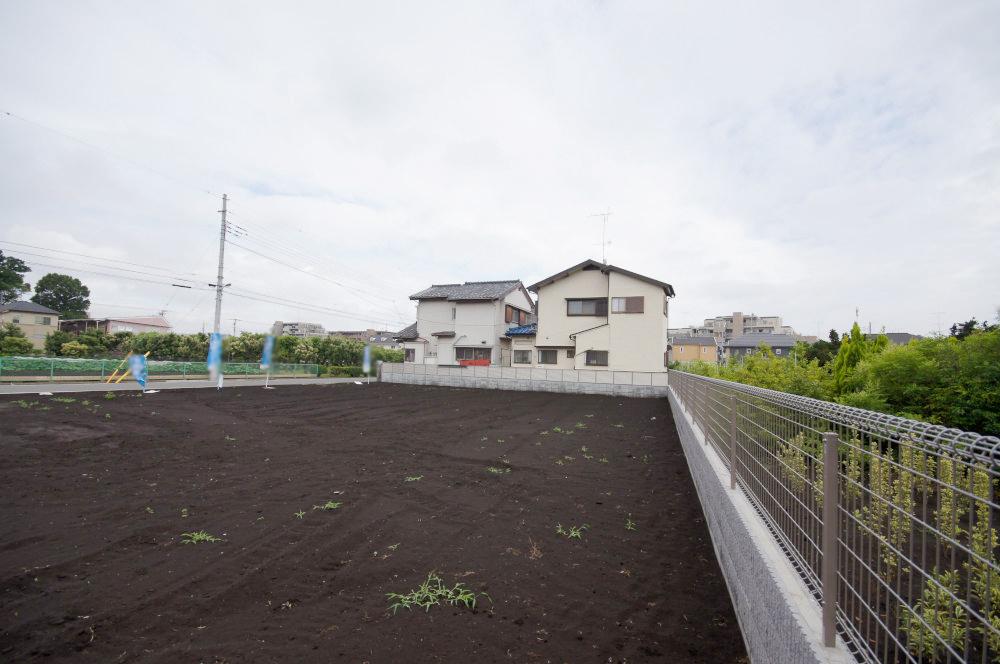 Local land photo. Adjacent land is also for very bright of green space. 