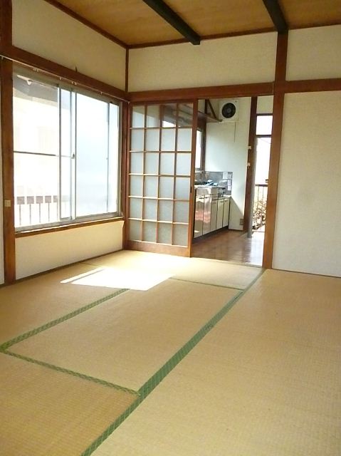 Living and room. A two-sided lighting is bright Japanese-style room.