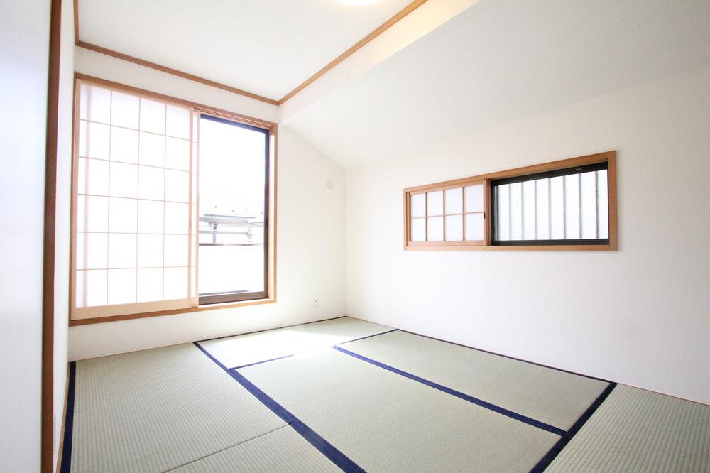 Non-living room. Japanese-style room About 6 Pledge Also it has a closet