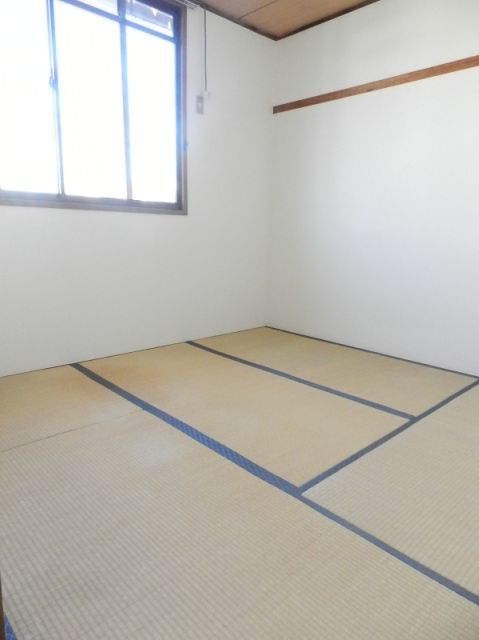 Living and room. Tatami rooms