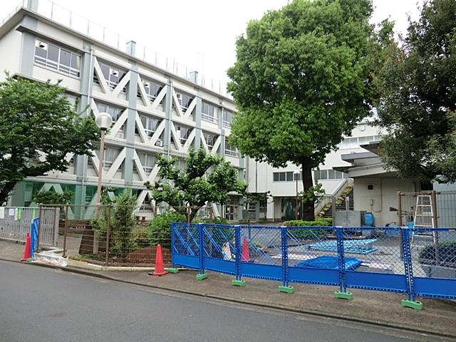 Junior high school. Takaminami to school Mitaka Municipal fifth Junior High School 1119m