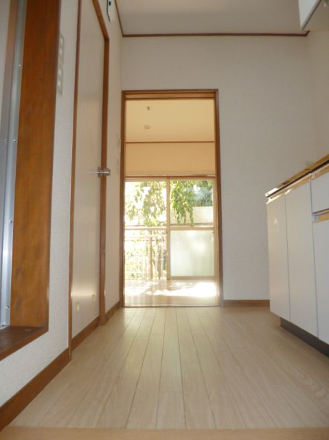 Living and room. It is the room seen from the entrance.