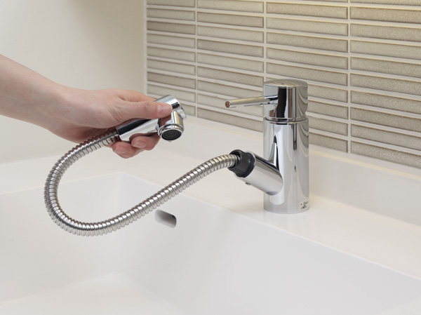 Bathing-wash room.  [Single lever faucet] Adoption of a single-lever faucet water temperature can be adjusted freely even the amount of water in one hand. If you pulled out the hose, It will hand shower.