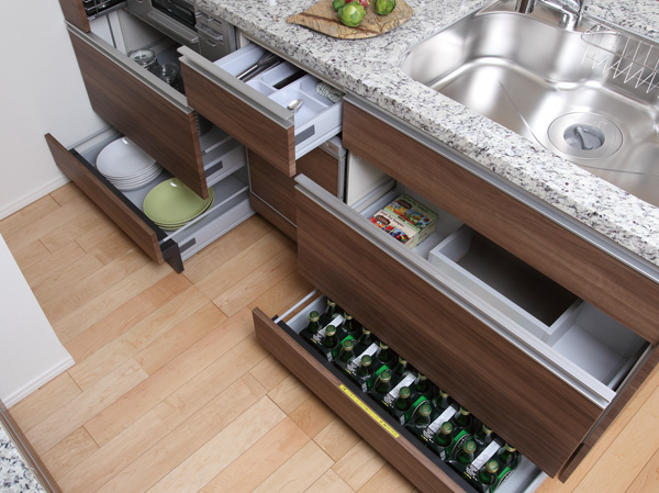 Kitchen.  [Floor container] The foot space of the kitchen, Adopt a floor container to increase the storage capacity. For convenient storage such as a large cooking utensils and stock goods.