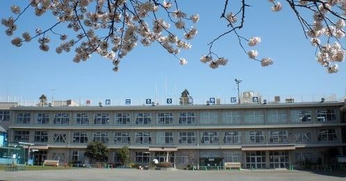 Primary school. It musashimurayama stand third to elementary school 1308m