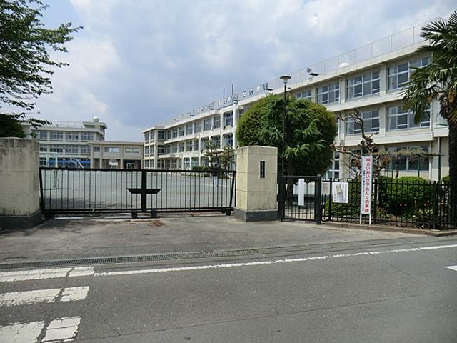 Primary school. It musashimurayama stand up to the second elementary school 698m