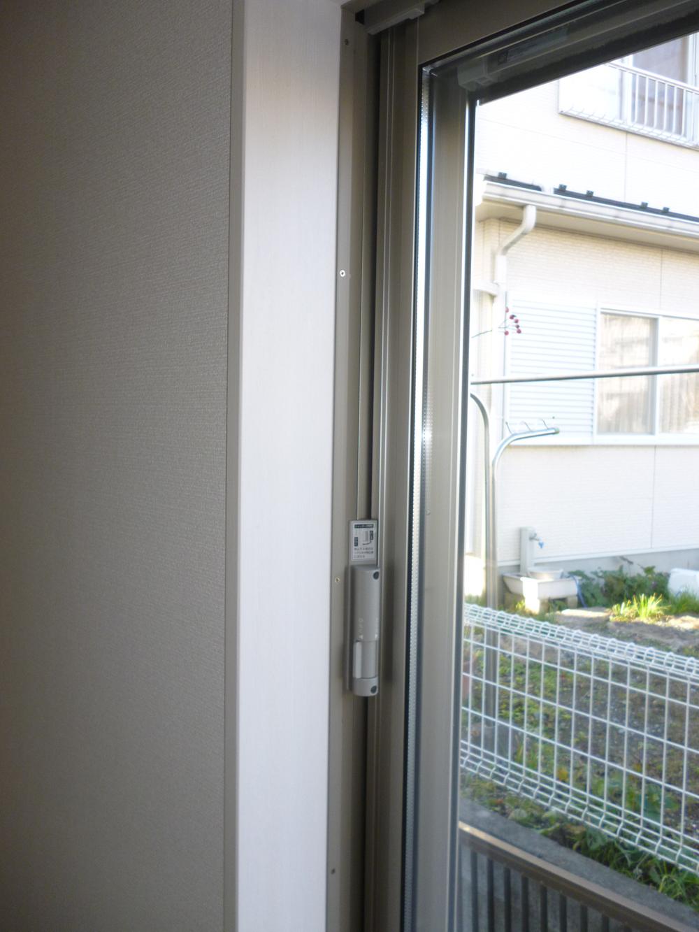 Security equipment. Safe automatic shutter (One-touch, Easy opening and closing)