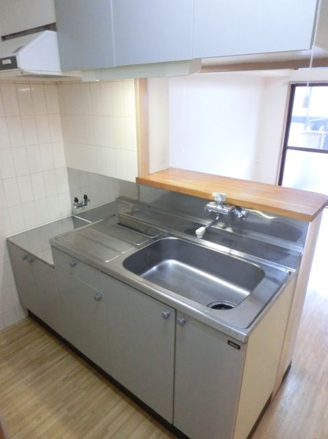 Kitchen.  ☆ 2-neck is a gas stove can be installed popularity of counter kitchen ☆