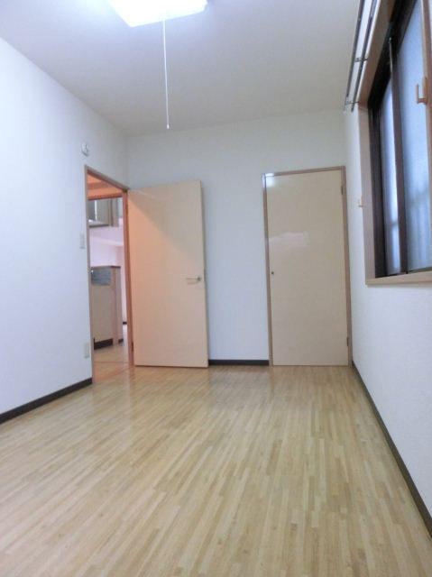 Living and room.  ☆ Western-style room is 5.2 tatami rooms ☆