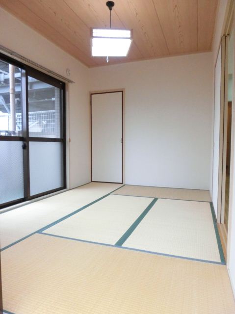 Living and room.  ☆ Facing east ・ It is south-facing two-sided lighting of Japanese-style rooms ☆