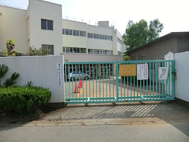 Primary school. It musashimurayama stand eighth to elementary school 1282m
