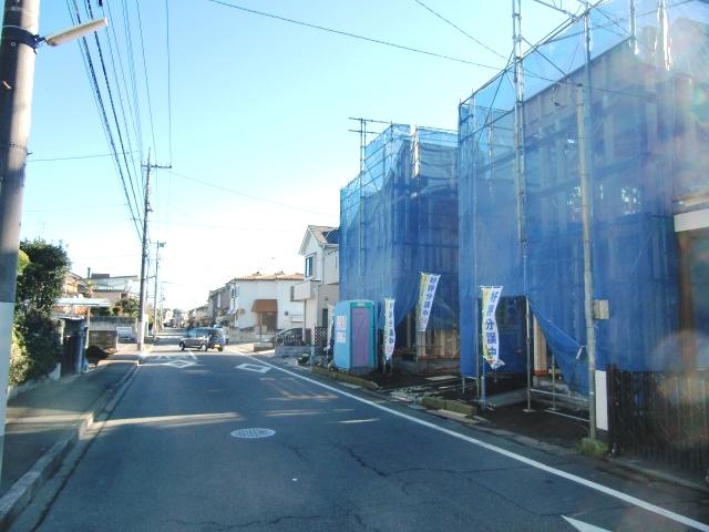 Local photos, including front road. Shooting toward the east than local  ■ Co., the housing market ■