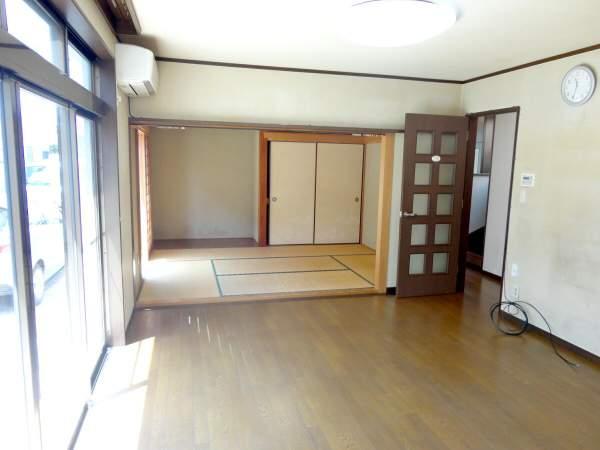 Living. It has become a Japanese-style room and Tsuzukiai