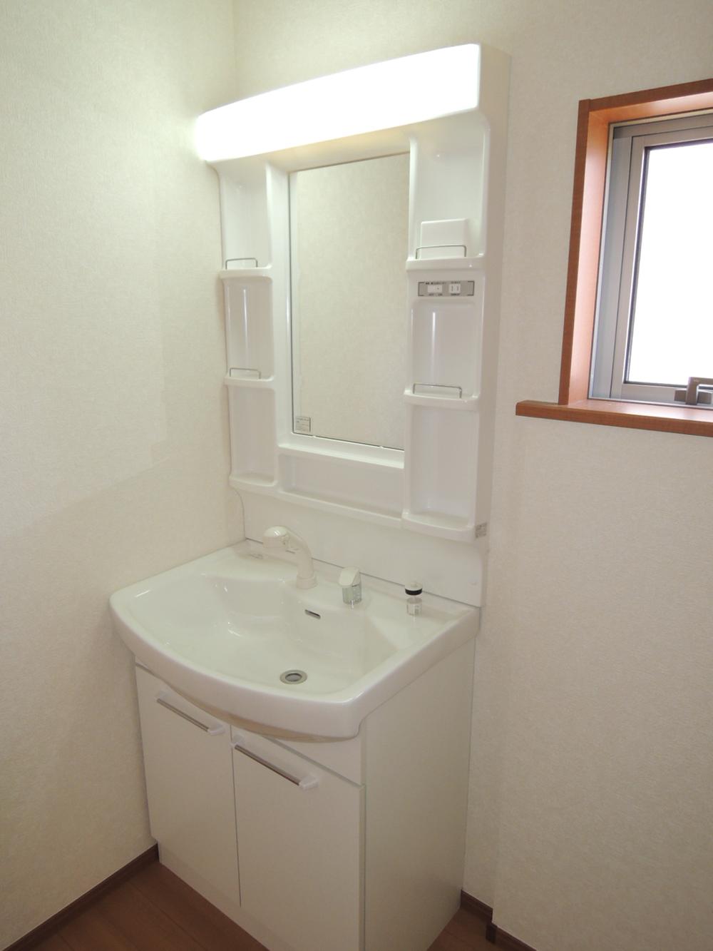 Same specifications photos (Other introspection). Washbasin with shower (same specifications)