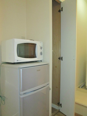 Other Equipment. microwave ・ It is with a refrigerator. 