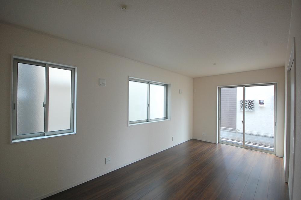 Same specifications photos (living). Example of construction