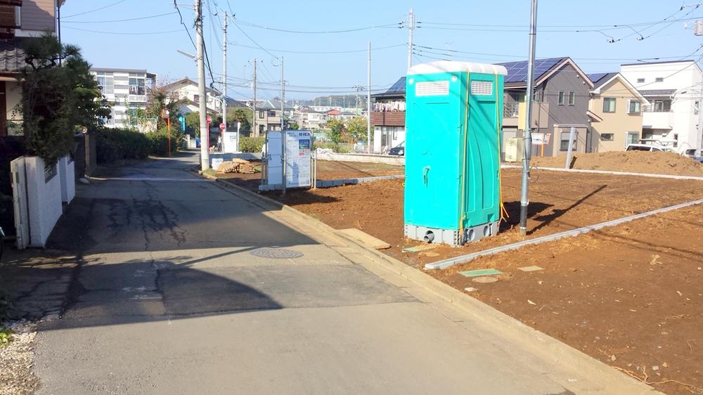 Local photos, including front road. Current state November shooting