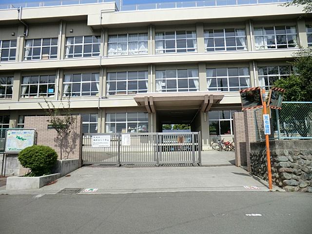 Primary school. It musashimurayama stand third to elementary school 332m