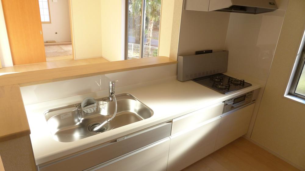 Kitchen. Water purifier is with integrated faucet.