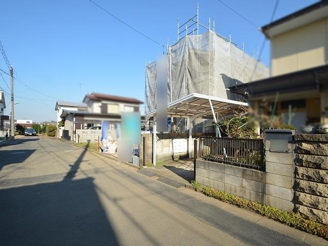 Local photos, including front road. Contact road situation