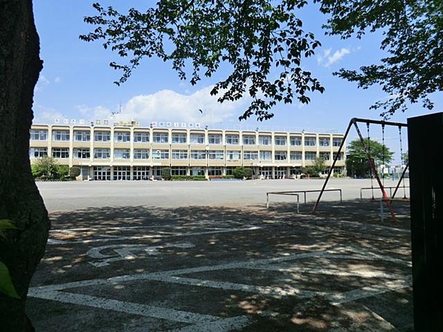 Primary school. It musashimurayama stand tenth 1013m up to elementary school