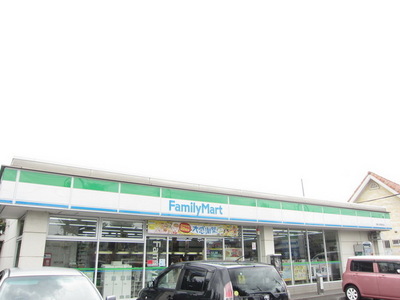 Convenience store. 650m to Family Mart (convenience store)