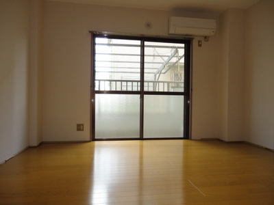 Living and room. Heat in air-conditioned ・ Cold also relieved