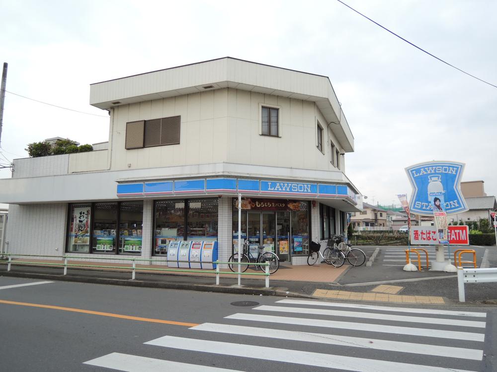 Convenience store. 200m to Lawson