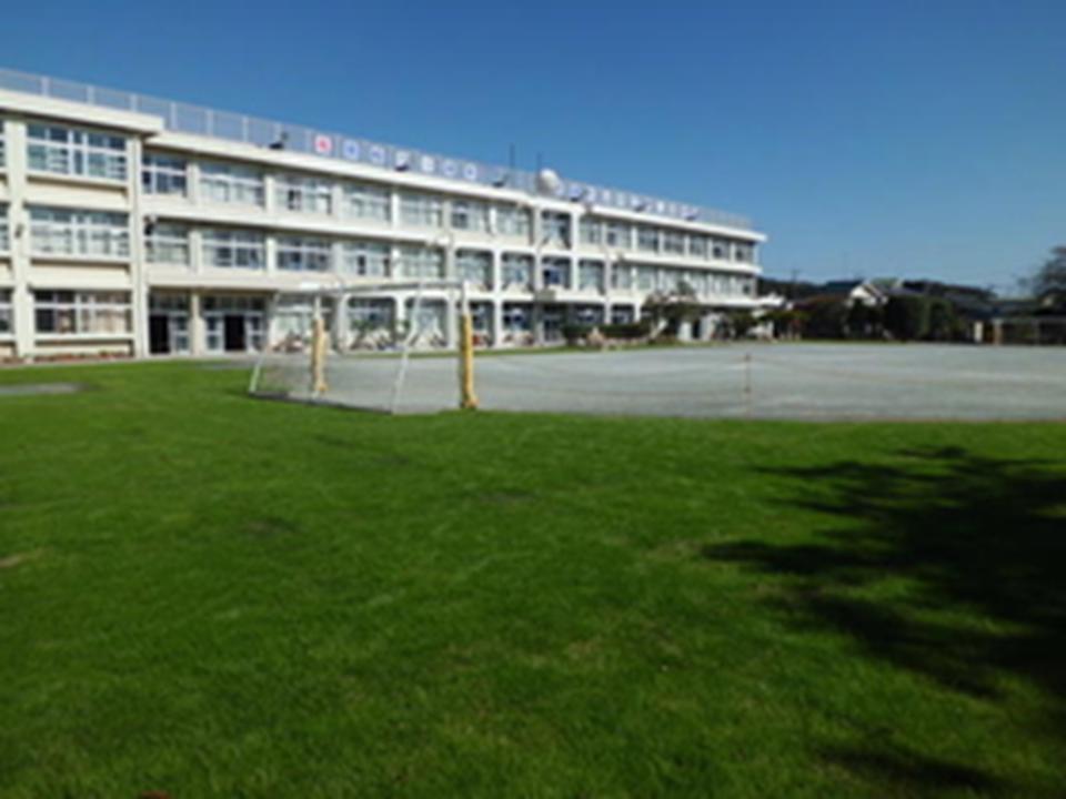 Primary school. It musashimurayama stand up to the second elementary school 698m