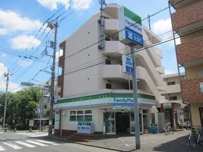 Convenience store. 585m to Family Mart (convenience store)