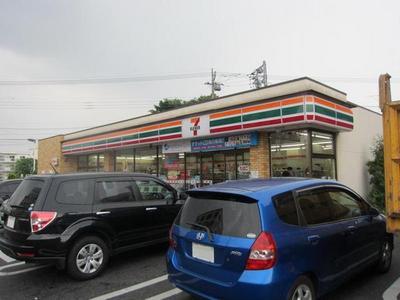 Convenience store. 290m to Seven-Eleven (convenience store)