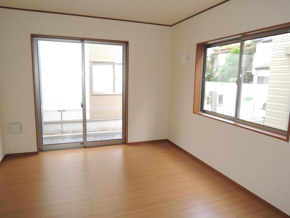 Same specifications photos (living). Same specifications