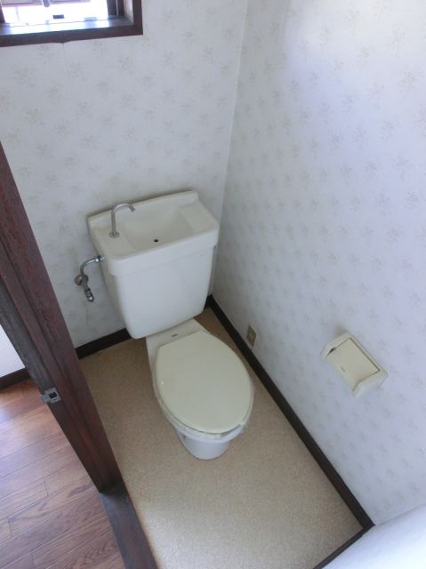 Toilet.  ☆ Convenient toilet ventilation ☆ 