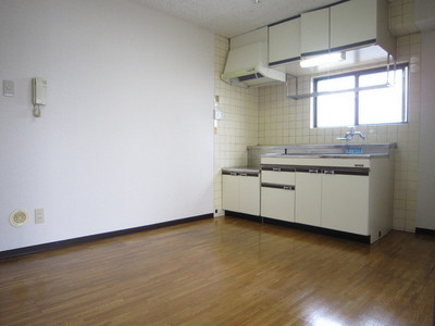 Kitchen.  ☆ Bright living room ☆