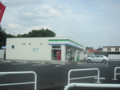 Convenience store. 1500m to Family Mart (convenience store)