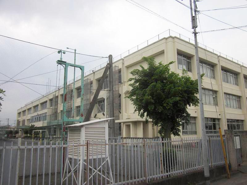 Primary school. It musashimurayama stand ninth to elementary school 1081m