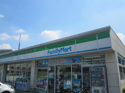 Convenience store. 290m to Family Mart (convenience store)