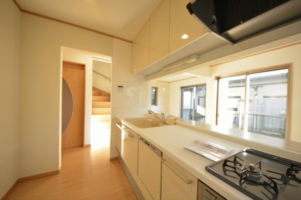 Kitchen. The face-to-face kitchen is equipped with a dishwasher. Indoor (12 May 2013) Shooting