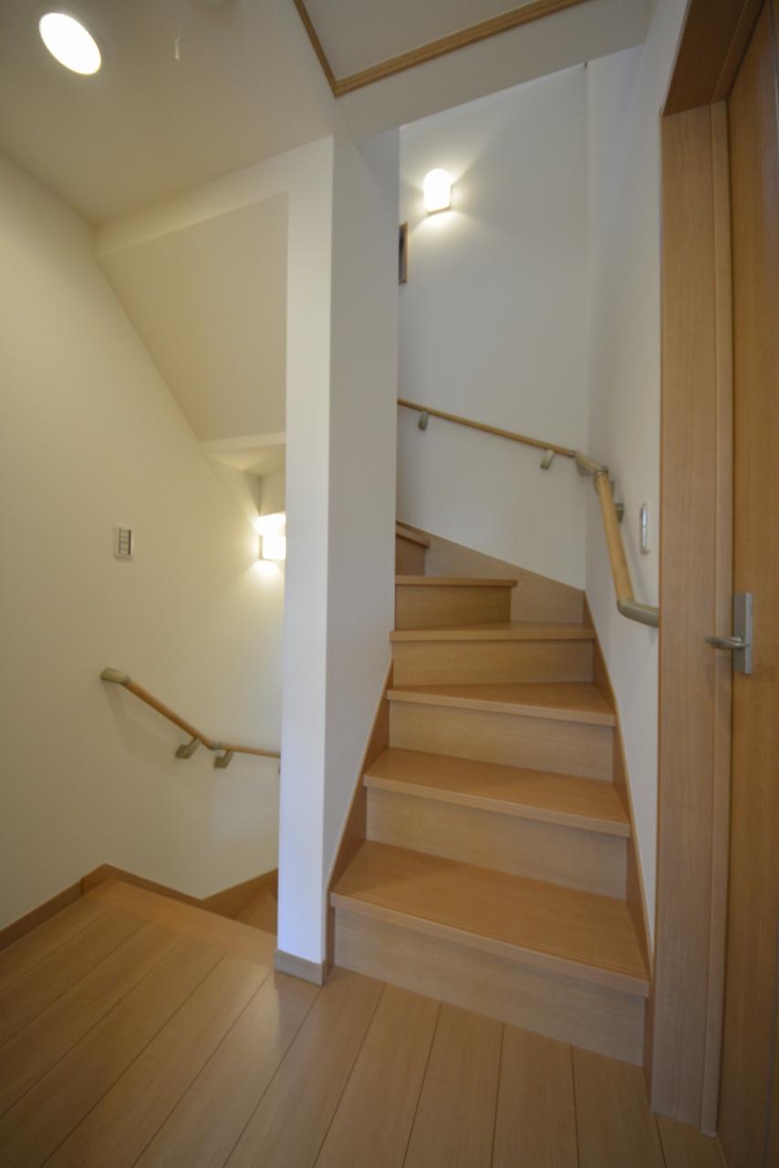 Other introspection. Loft is a fixed staircase type is easy to and out of things.