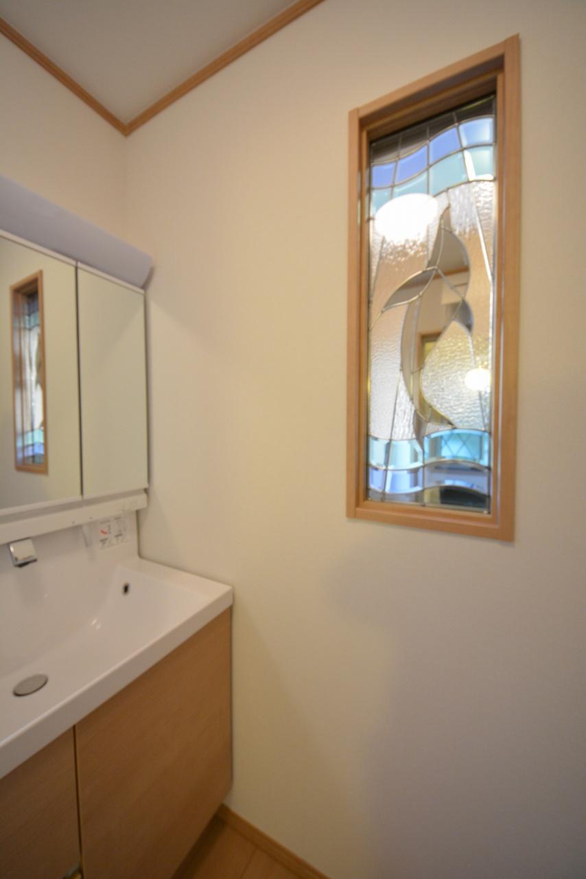 Wash basin, toilet. Small window between the toilet and the entrance has become fashionable stained glass. Indoor (12 May 2013) Shooting