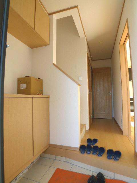 Entrance. Entrance (complete construction cases)