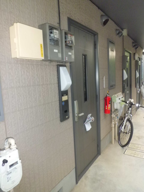 Entrance. ☆ Strong manufacturer door to foreign enemy ☆