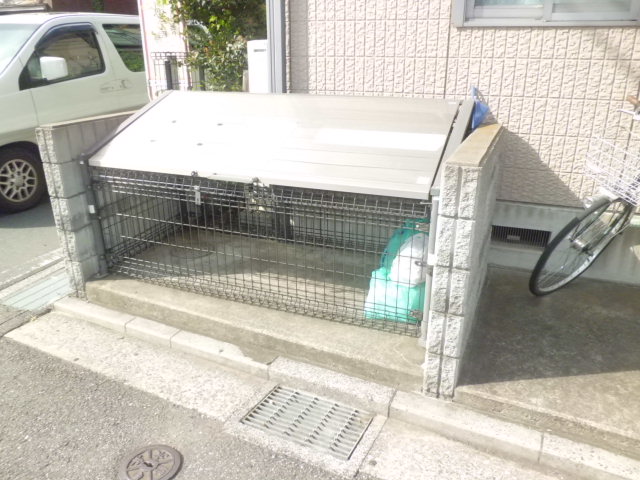 Other common areas. ☆ On-site trash Storage ☆